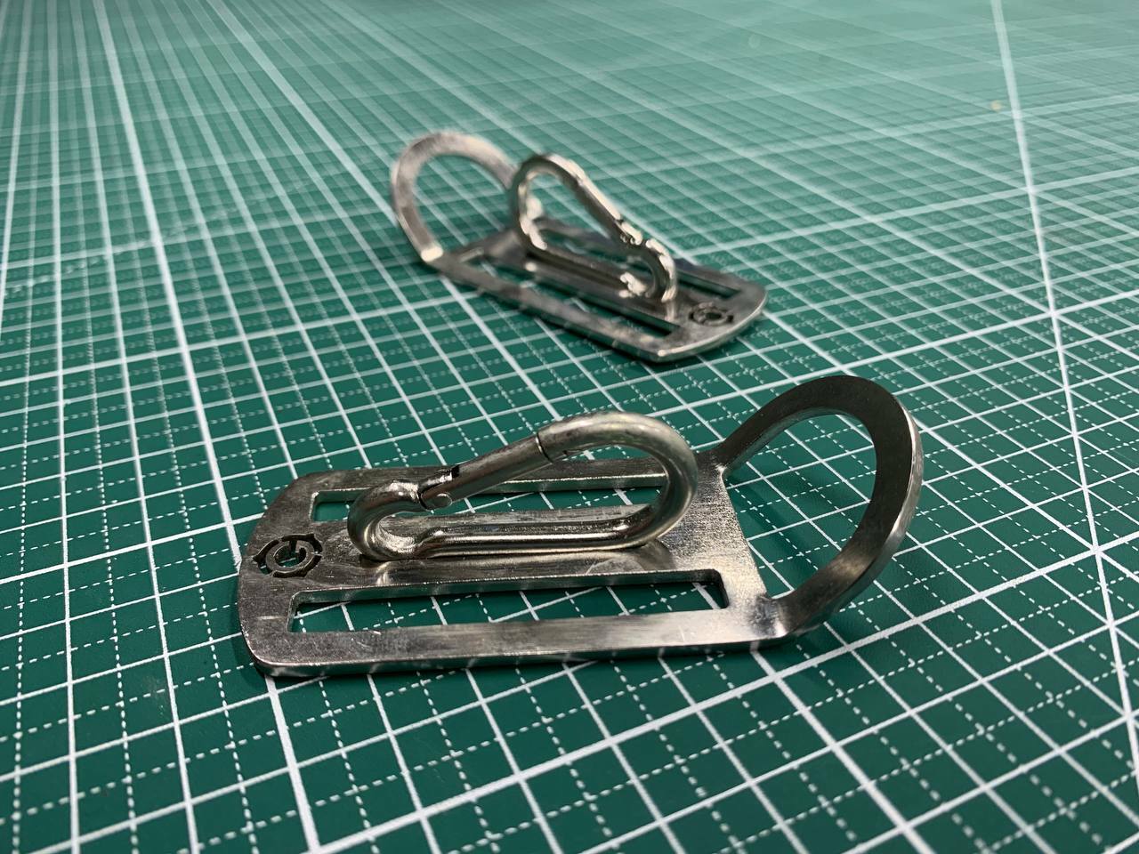 D-кольцо для грузового пояса.